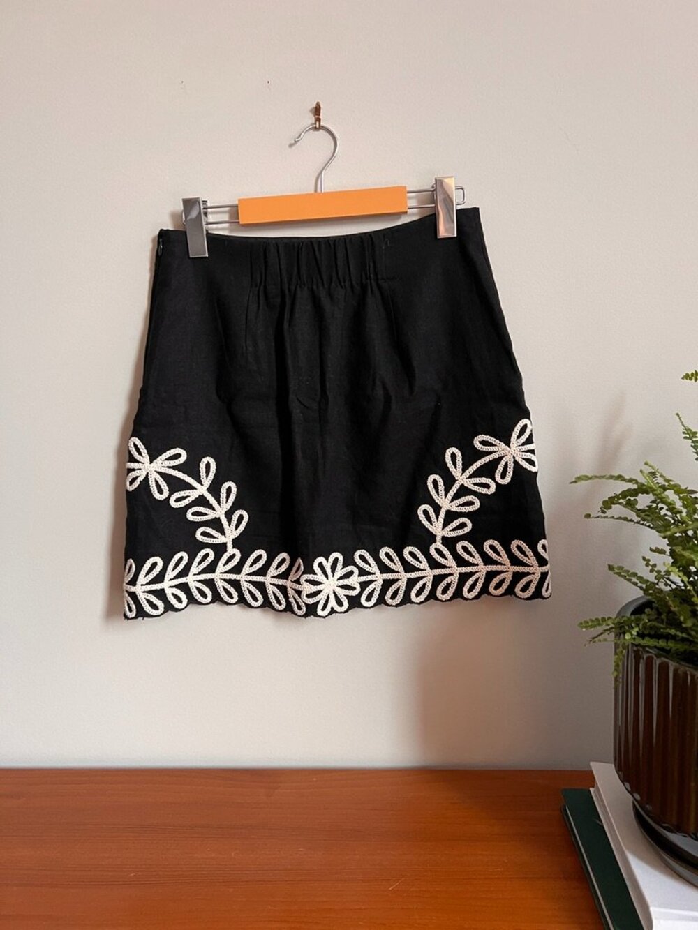 Maison d’Amélie Paris Black Linen Embroidered Mini Skirt – Size 4 - Picture 2 of 10